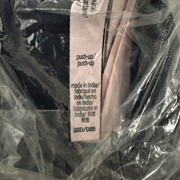 Victoria’s Secret push-up bra - Picture 3 of 3